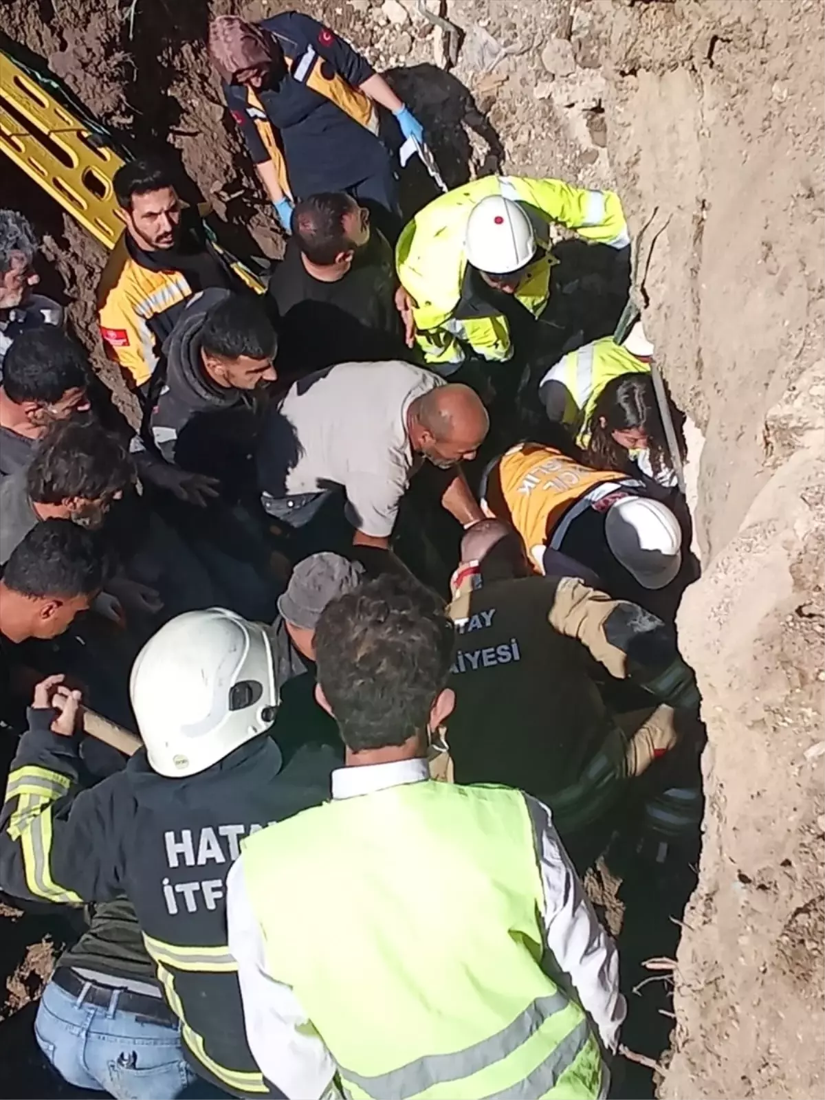 Hatay'da İnşaat Alanında Çukura Düşen İşçi Kurtarıldı