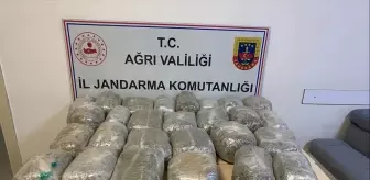 Doğubayazıt'ta Sınır Güvenlik Duvarı Yanında 32 Kilogram Esrar Ele Geçirildi