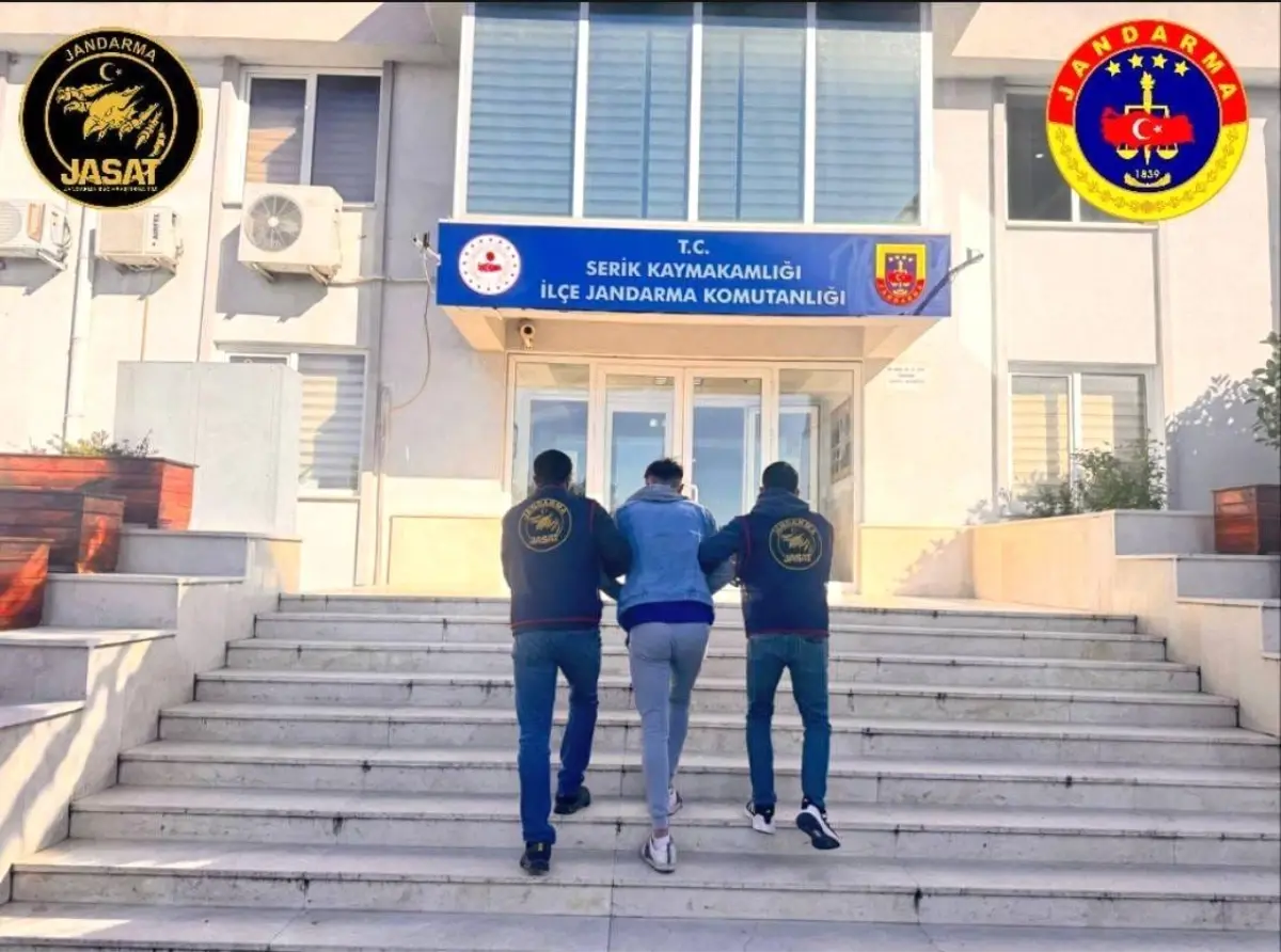 Antalya'da JASAT Ekiplerinden Başarılı Operasyon: 208 Aranan Kişi Yakalandı