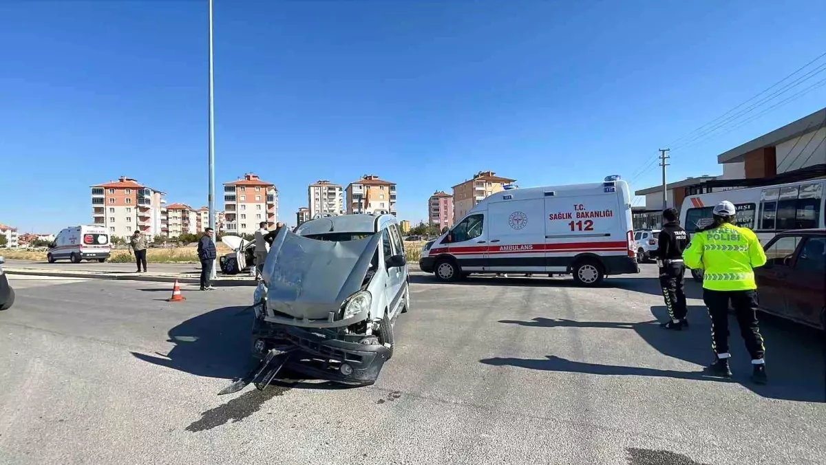 Karaman'da Trafik Kazası: 3 Yaralı