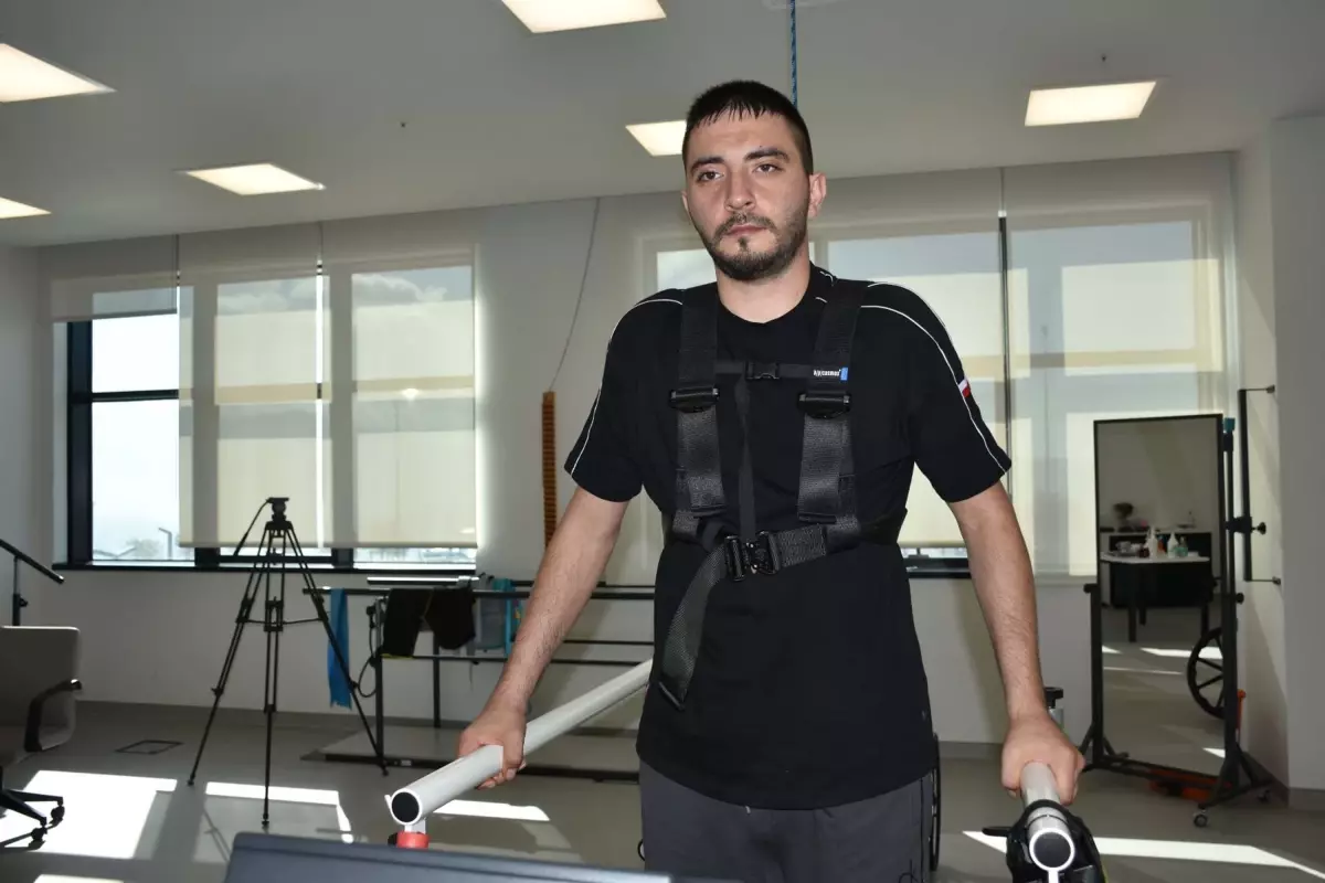 Motosiklet Kazasından Sonra Yürümeyi Başardı