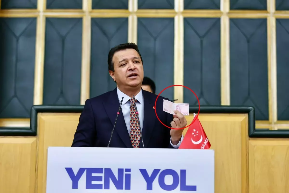 Kürsüye 200 TL'lik banknotla çıkan Arıkan, alabildiği ürünleri sıraladı
