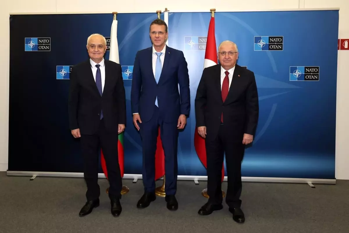 Milli Savunma Bakanı Güler, NATO Toplantısında Üçlü Görüşme Gerçekleştirdi