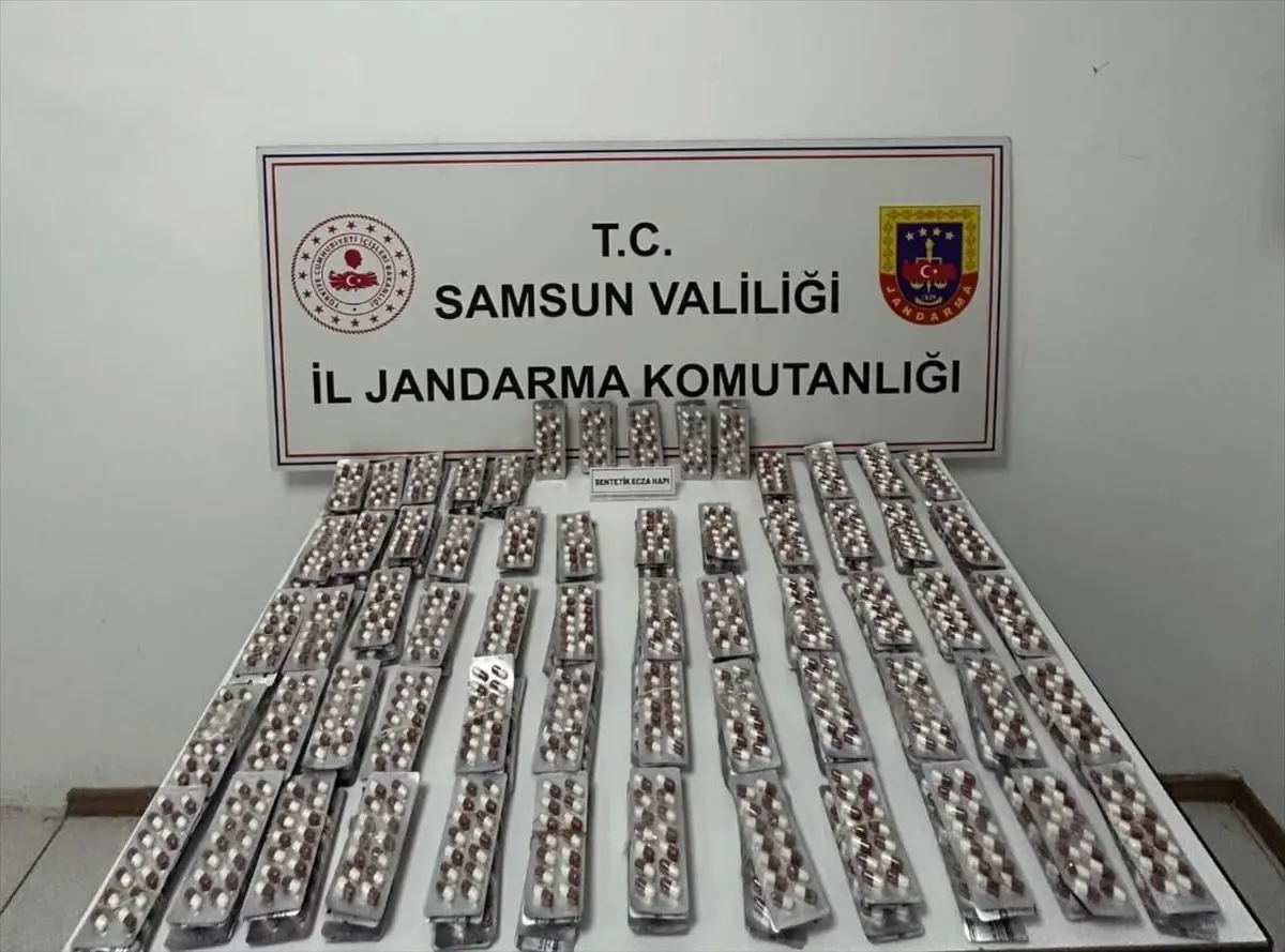 Samsun'da Baza İçinde 3 Bin 472 Uyuşturucu Hap Ele Geçirildi