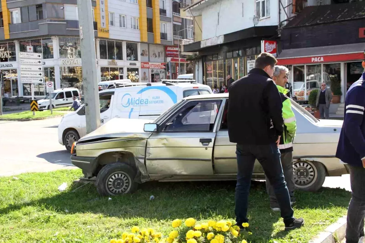 Samsun'da Trafik Kazası: 2 Yaralı