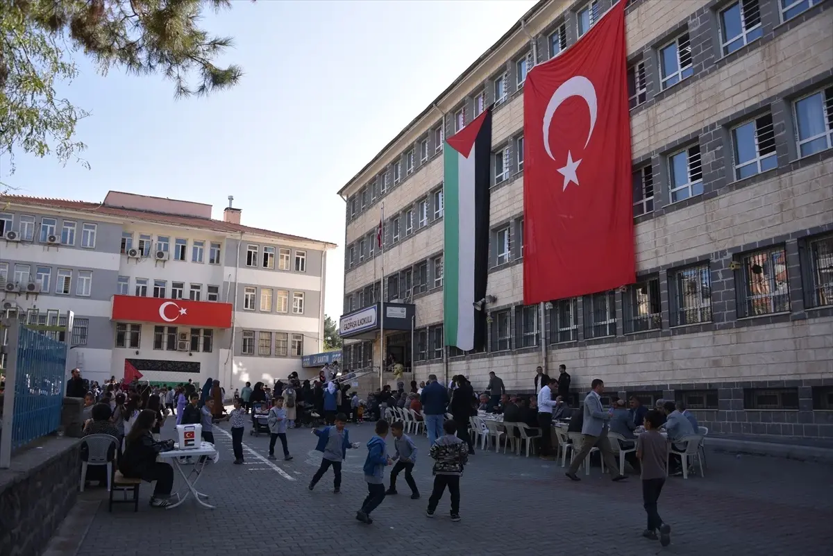 Siverek'te Gazze İçin Kermes Düzenlendi