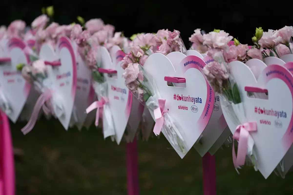 Siveno ve Türkiye Meme Vakfı'ndan ilham veren çağrı: #dokunhayata