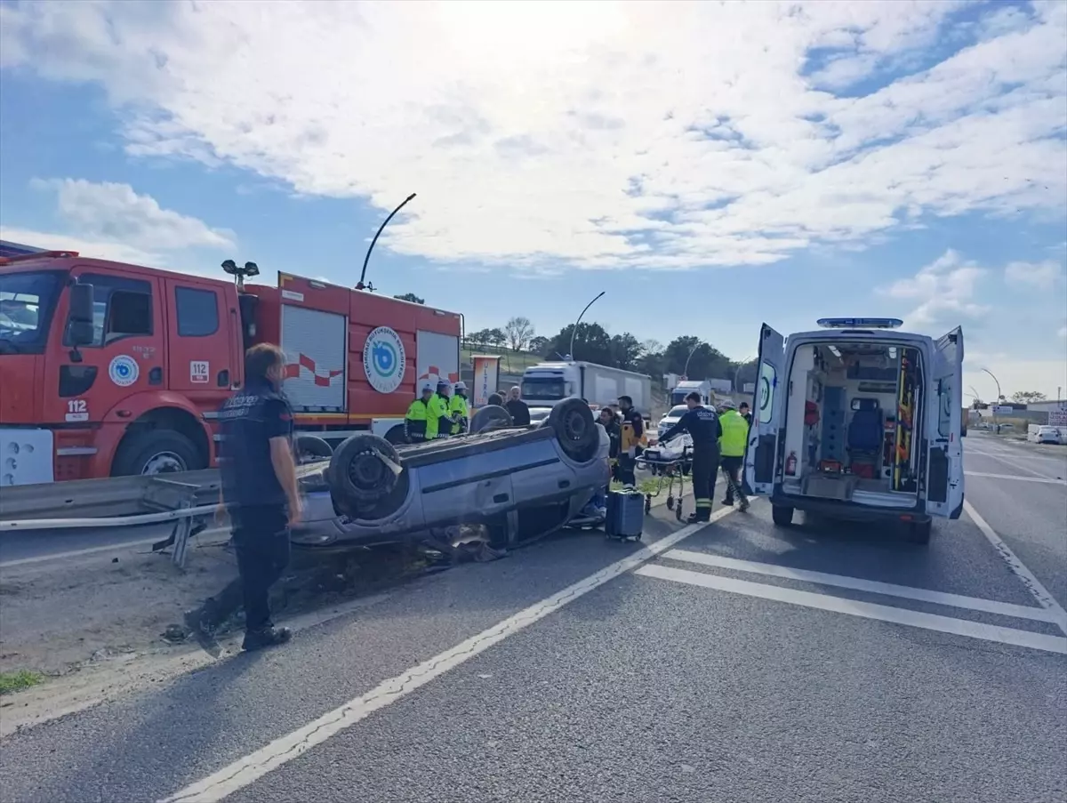 Tekirdağ'da Bariyere Çarpan Otomobil Devrildi: Sürücü Yaralı