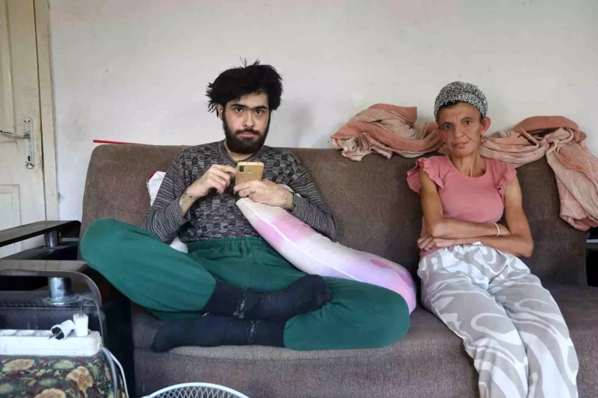 Hatay'da Deprem Sonrası Sanal Dünya Bağımlılığı: 23 Yaşındaki Genç Evden Çıkmıyor