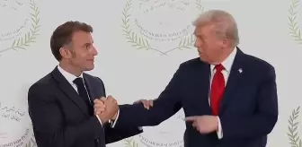 Trump ile Macron 'bilek güreşi' sırasında ne konuştu? Kavgayı dudak okuma uzmanları çözdü