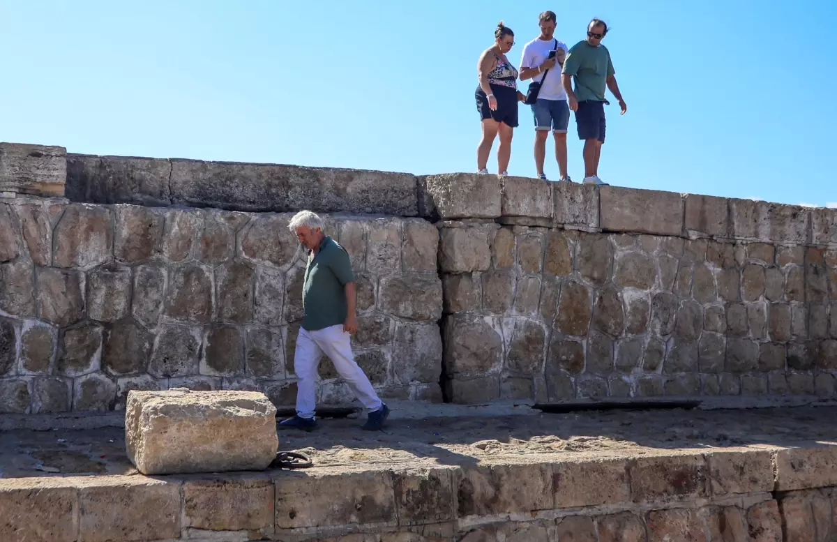 Antalya Yat Limanı'ndaki Mendirek Tehlike Saçıyor