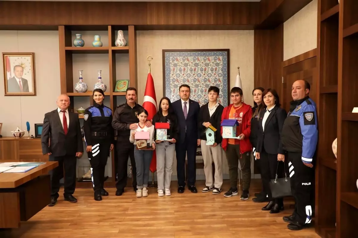 Kütahya Valisi Musa Işın, Özel Eğitim Öğrencileri ile Bir Araya Geldi