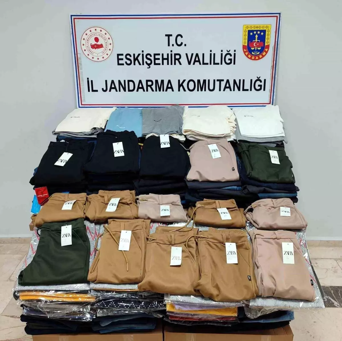 Eskişehir'de 650 Bin TL Değerinde Sahte Giysi Ele Geçirildi