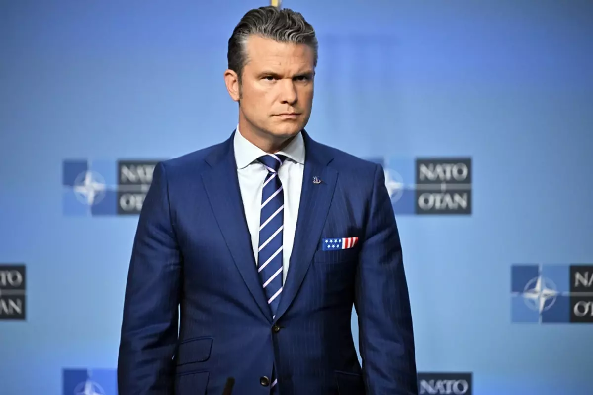 ABD Savunma Bakanı Hegseth'in uçağı İngiltere'ye acil iniş yaptı
