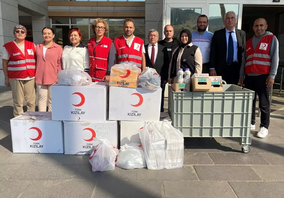Türk Kızılay, Alaşehir Devlet Hastanesi'nde Hastalara Yardımda Bulundu
