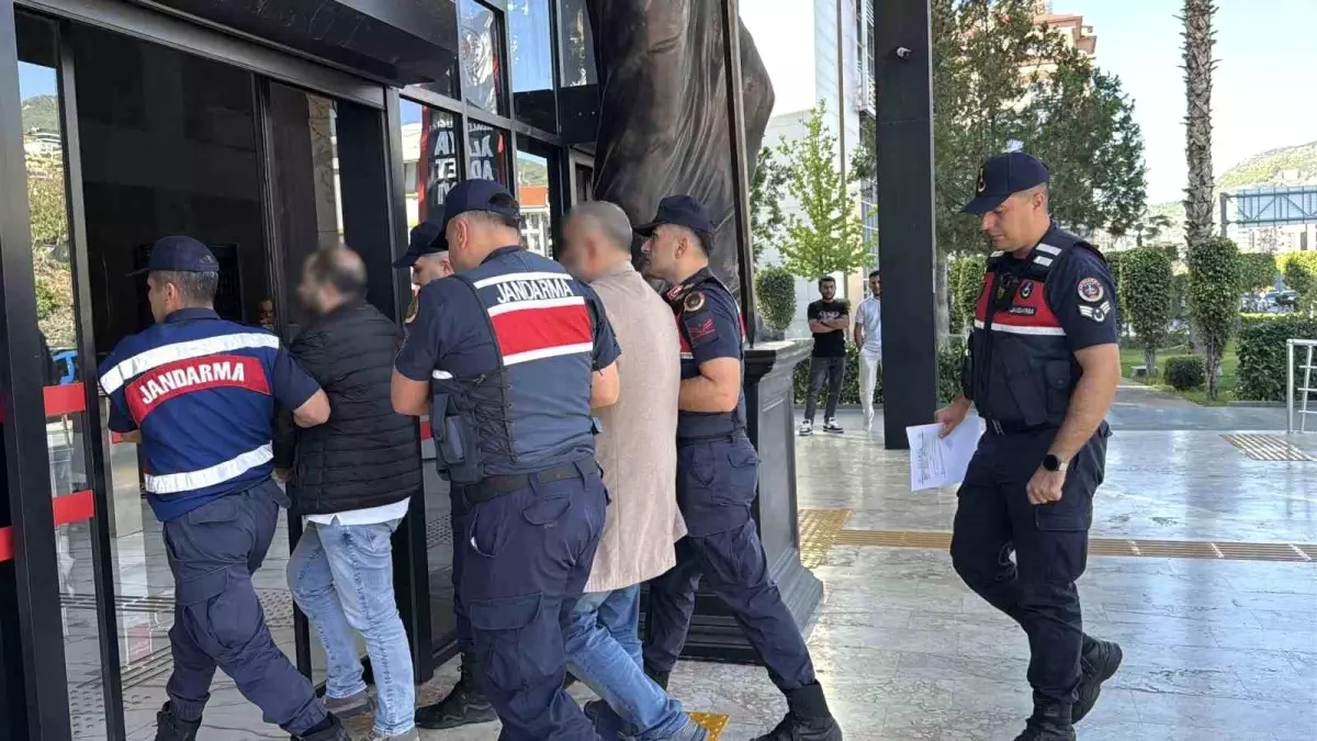 Sahte Pasaportla Dolandırıcılık Operasyonu: 6 Gözaltı