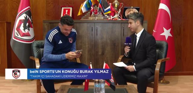 A surprise message on Burak Yılmaz's phone during the live broadcast! See who it's from