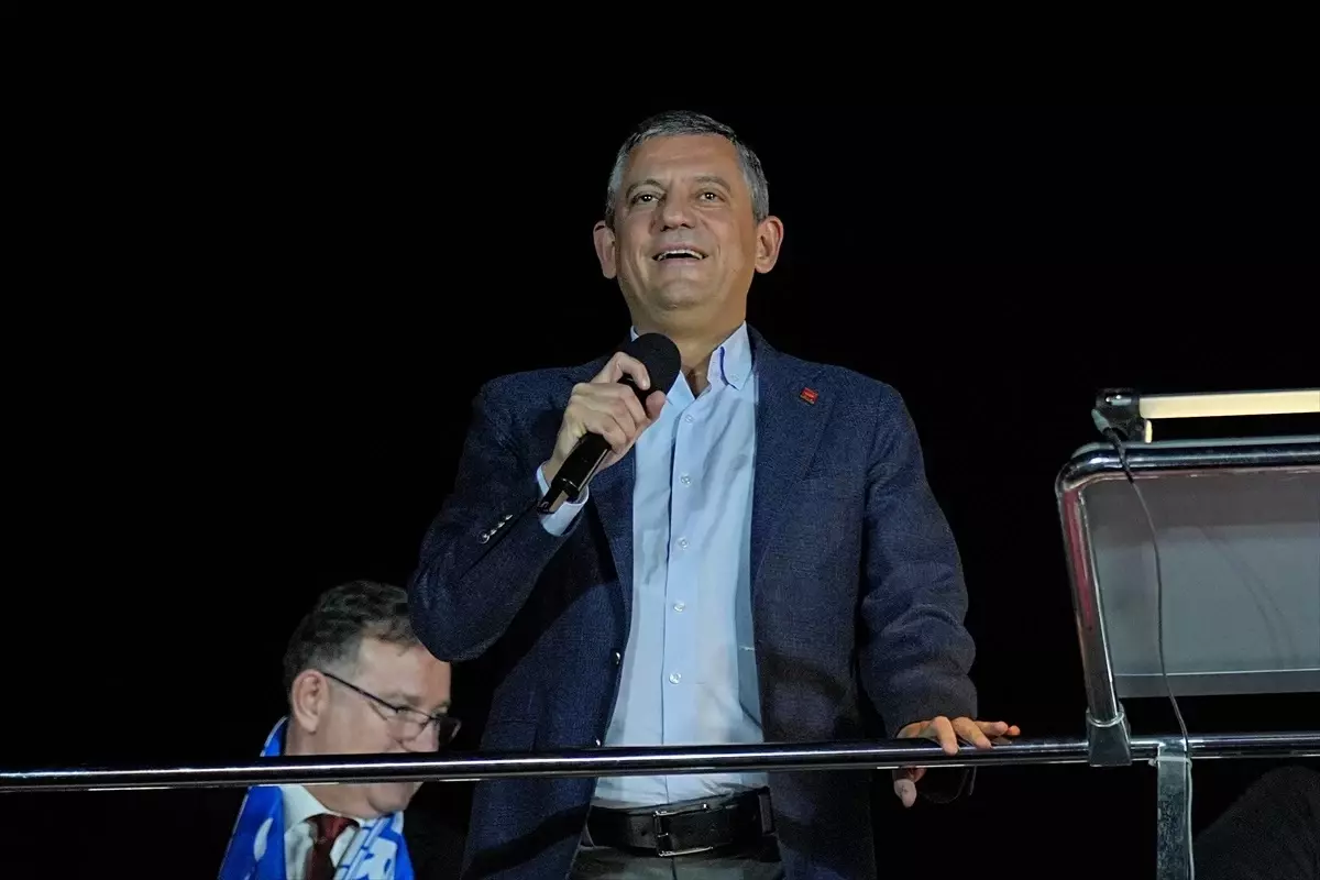 CHP Genel Başkanı Özgür Özel, İstanbul'da Miting Düzenledi