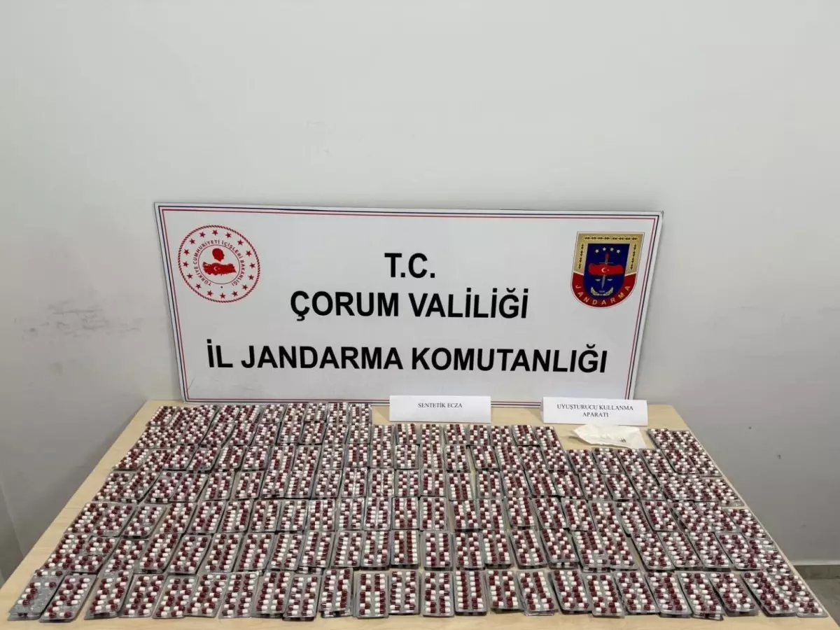 Çorum'da Uyuşturucu Operasyonu: 3 Bin 895 Adet Sentetik Ecza Ele Geçirildi