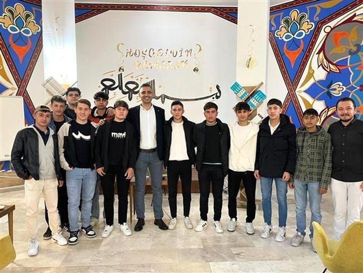 Afyonkarahisar'da 'Ortalama'ya Dönüş Yasası ve Yaşama Sanatı Konulu Söyleşi Düzenlendi