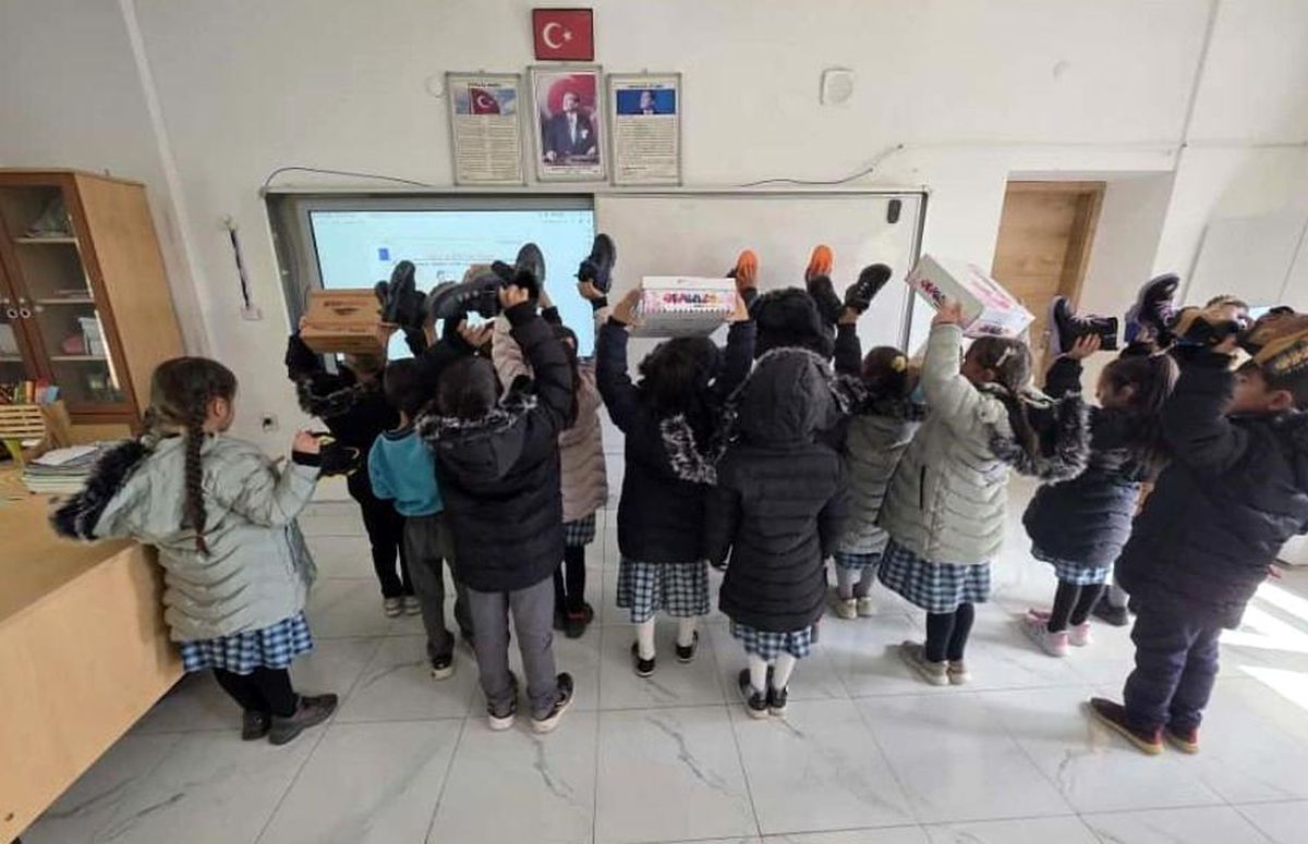ETSO, İhtiyaç Sahibi Öğrencilere Giyim ve Ayakkabı Yardımı Yaptı