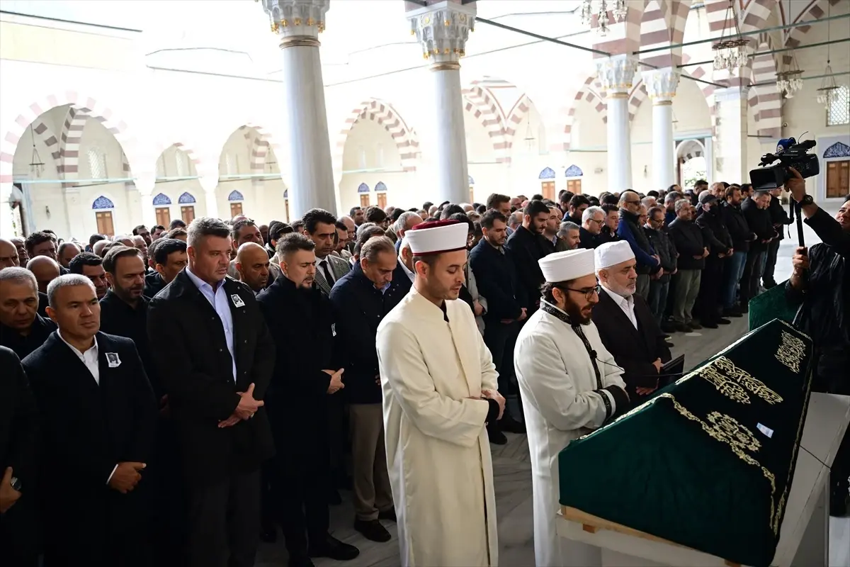 Fenerbahçe Yönetim Kurulu Üyesi İlker Alkun'un Babası İbrahim Alkun Son Yolculuğuna Uğurlandı