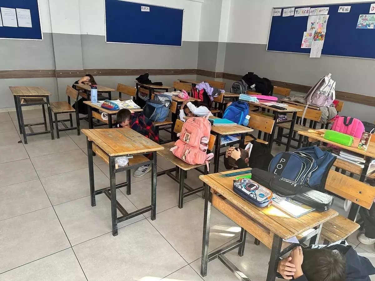 Güdül'de Uluslararası Afet Risklerinin Azaltılması Günü Kapsamında Tahliye Tatbikatı Yapıldı