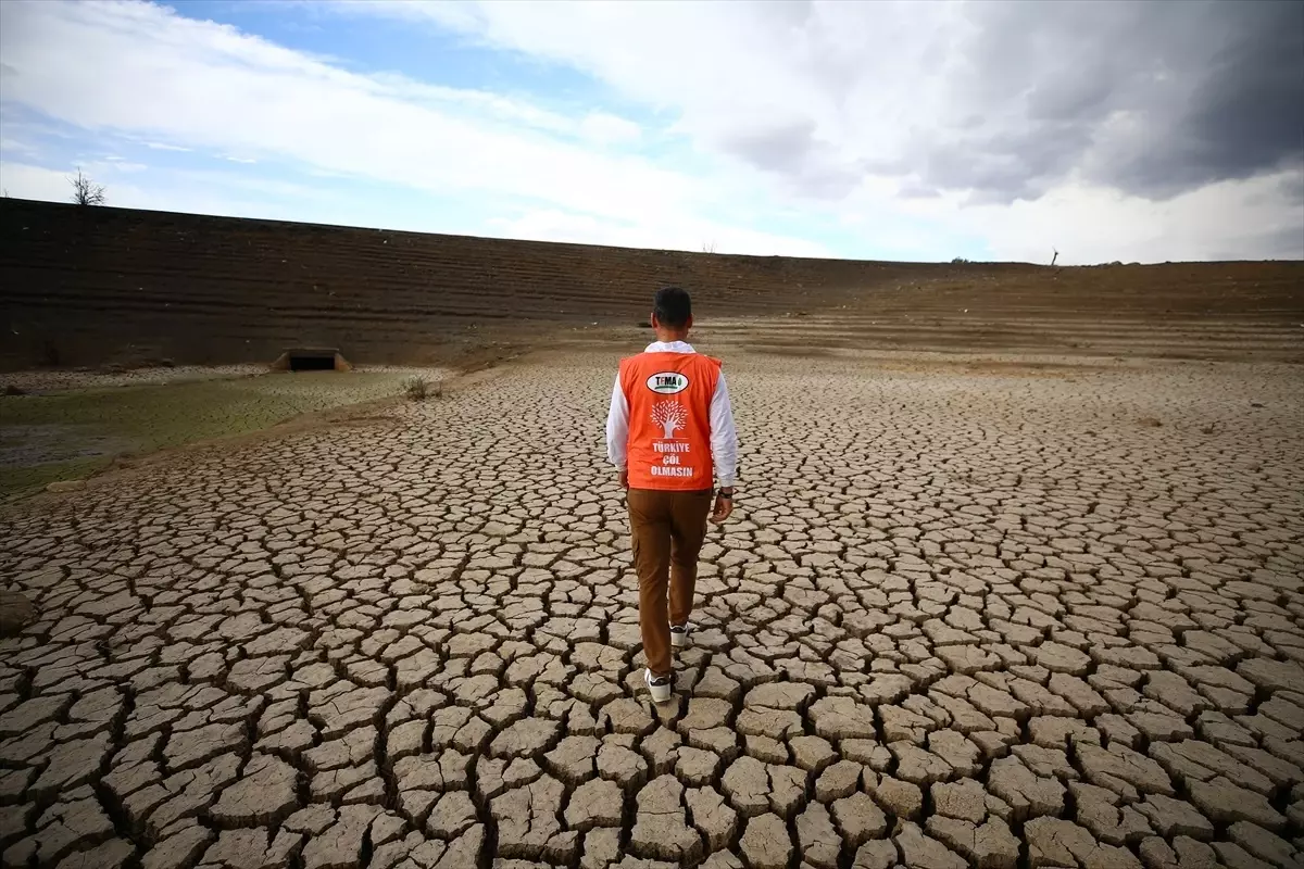 Bingöl'deki Gülbahar Baraj Gölü'nde Kritik Su Seviyesi Düşüşü