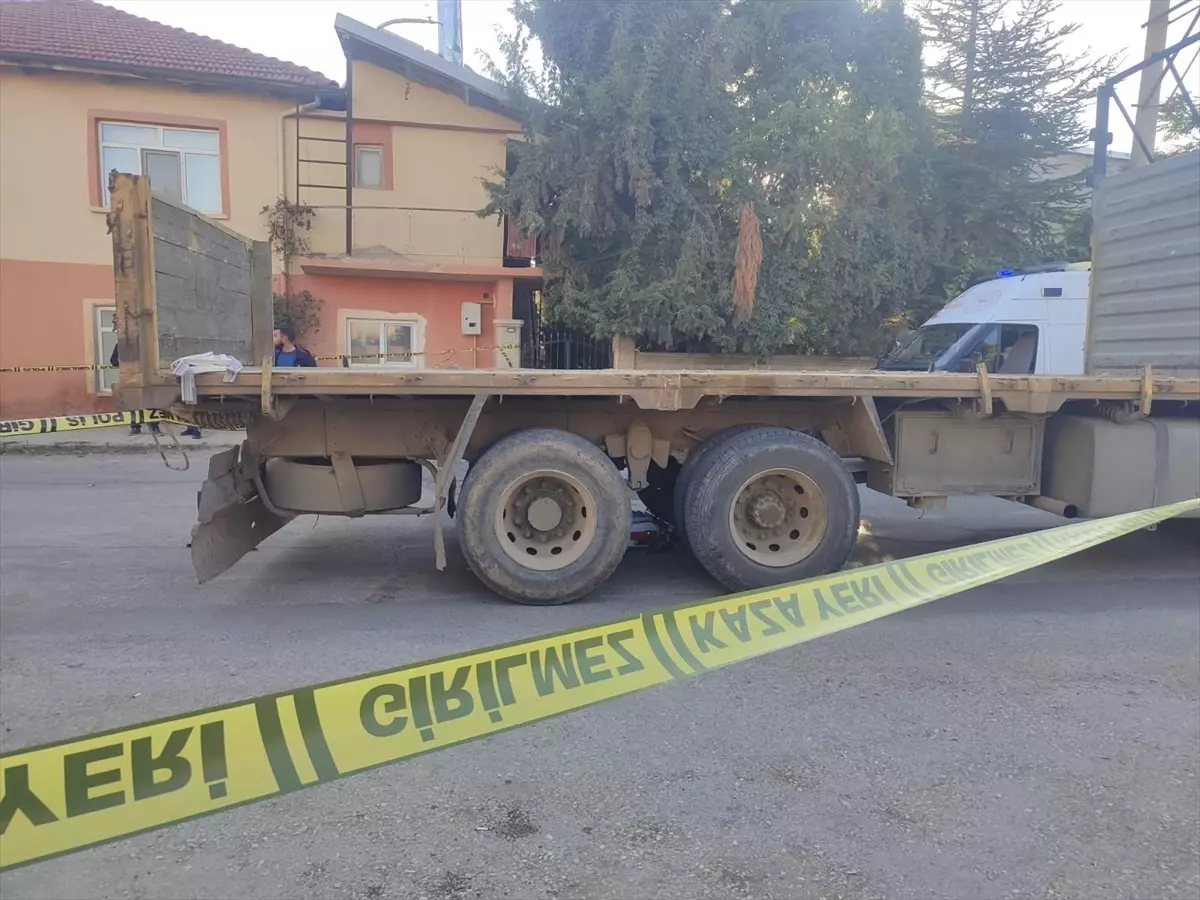 Isparta'da Kamyon ile Motosiklet Çarpıştı: 1 Ölü, 1 Yaralı