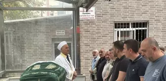 İzmir'de Kocası Tarafından Tabancayla Öldürülen Kadın Toprağa Verildi