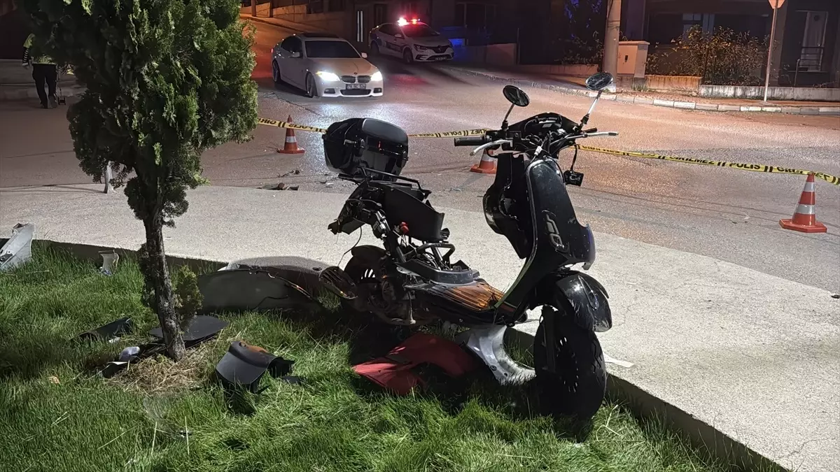 Karabük'te Motosiklet ve Kamyonet Çarpışması: İki Yaralı