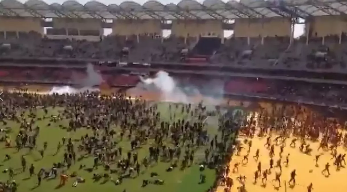 Kenya'da Eski Başbakan Raila Odinga'nın Cenaze Töreninde Arbede