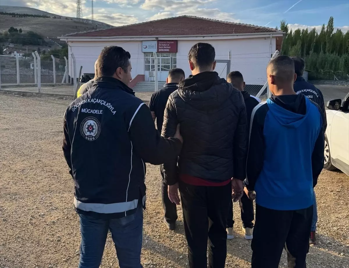 Kırşehir'de 21 Düzensiz Göçmen Yakalandı