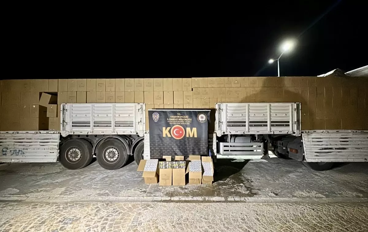 Kırşehir'de Durdurulan Tırda 9 Milyon 800 Bin Makaron Ele Geçirildi