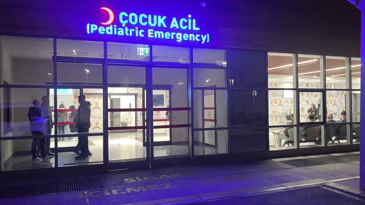 Kütahya'da 17 Lise Öğrencisi Gıda Zehirlenmesi Şüphesiyle Hastaneye Kaldırıldı