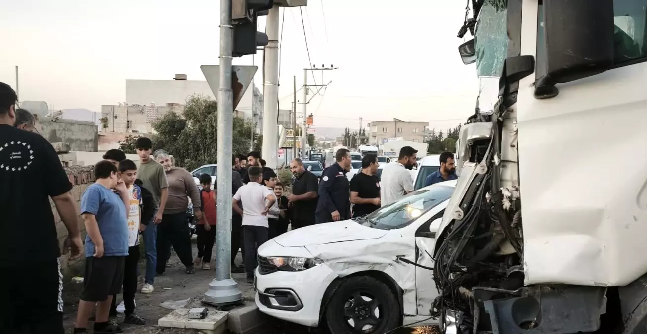 Kızıltepe'de Tır ile Otomobil Çarpıştı: 1 Yaralı