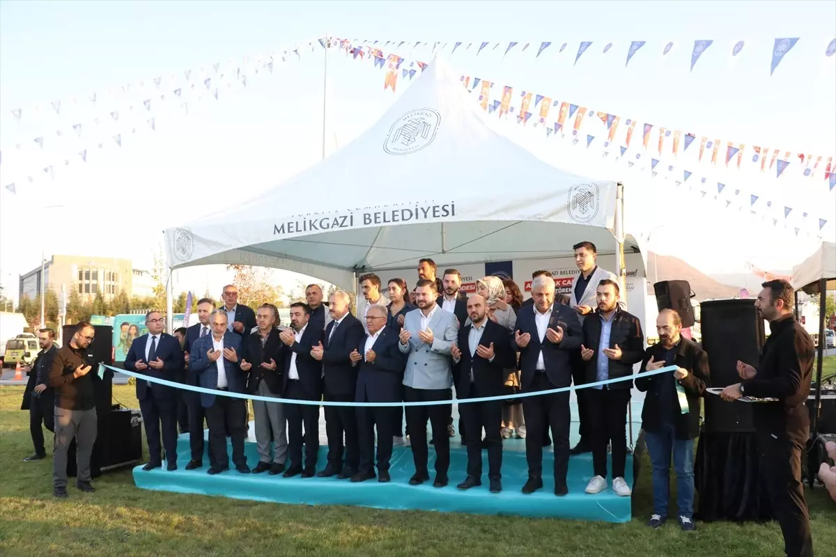 Kayseri'de Melikgazi Belediyesi Yeni Araç Filosu Tanıttı