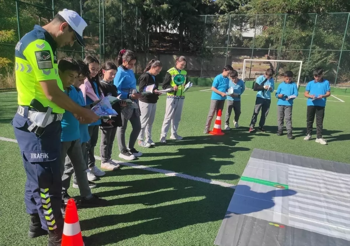 Merzifon'da Öğrencilere Trafik Eğitimi Verildi