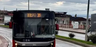 Samsun'da Halk Otobüsü ile Kamyonet Çarpıştığı Kazada 2 Yaralı