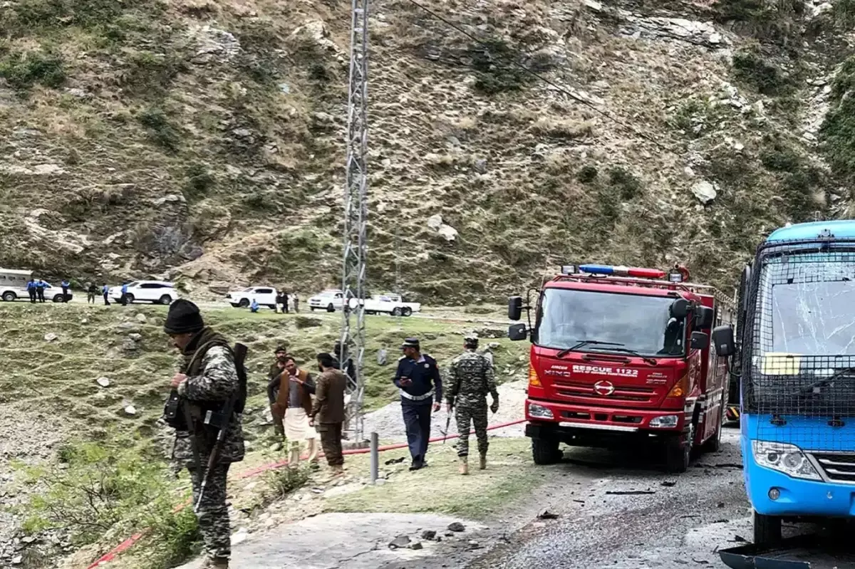 Pakistan'da kamyon uçuruma yuvarlandı: 15 ölü, 8 yaralı