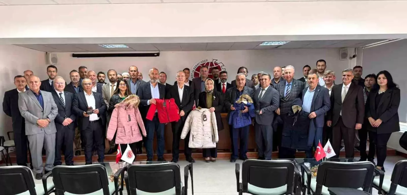 Niğde'de İhtiyaç Sahibi Öğrencilere Kışlık Giysi Yardımı