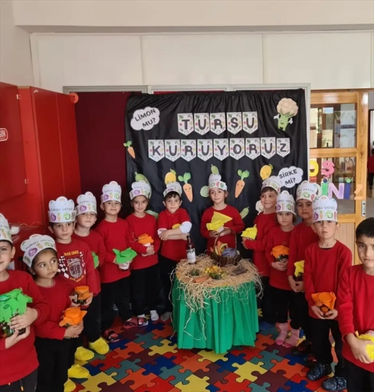 Ulaş Anaokulu'nda Öğrenciler Turşu Kurma Etkinliği Düzenledi