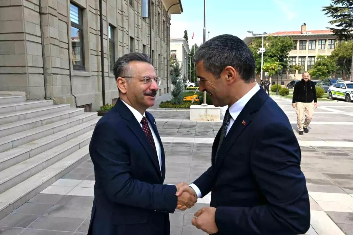 Uşak Valisi Dr. Naci Aktaş, Eskişehir Valisi Hüseyin Aksoy'u Ziyaret Etti