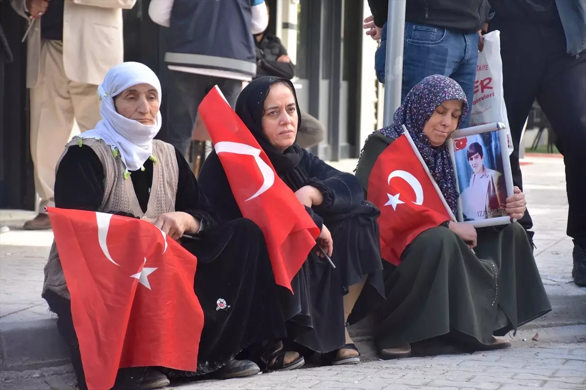 Van'da Kaçırılan Çocuklar İçin Ailelerin Eylemi Devam Ediyor