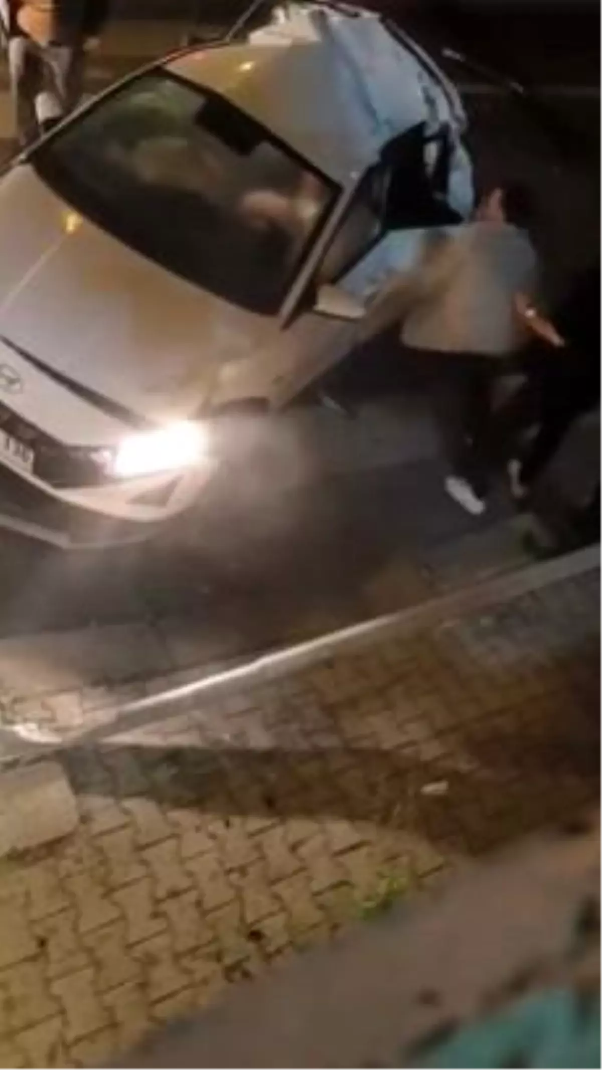 Alanya'da Yolcu Otobüsü ile Otomobil Çarpıştı: Sürücü Yaralı