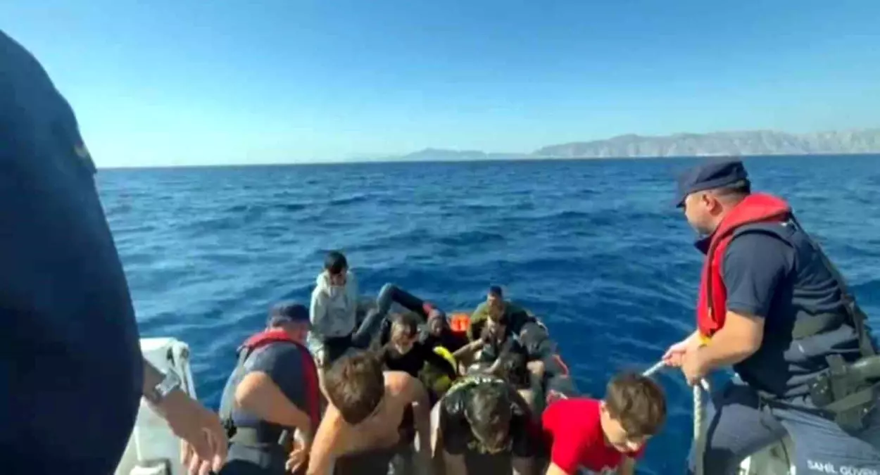 Marmaris Açıklarında 22 Düzensiz Göçmen Kurtarıldı
