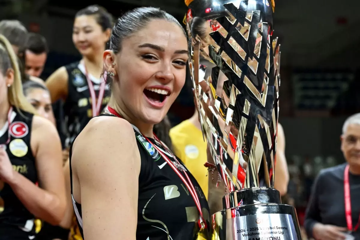 Zehra Güneş'in kardeşi Fenerbahçe'ye transfer oldu, paylaştığı fotoğrafla olay yarattı
