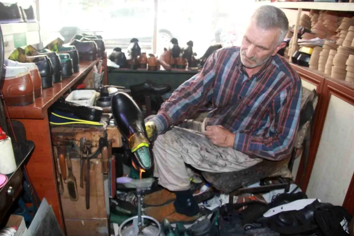 Ordu'da Geleneksel Ayakkabıcılık Ateşle Yaşatılıyor