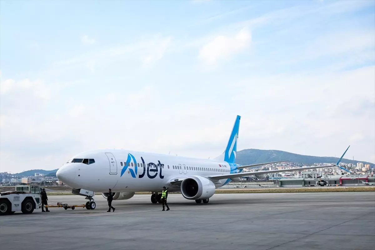 AJet, Yeni Uçağını İstanbul'a İndirdi