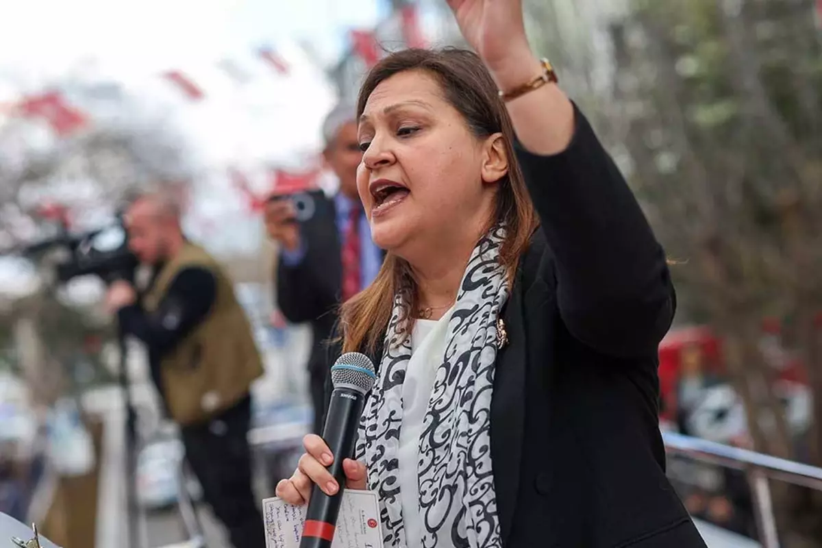 AK Parti'ye geçeceği konuşulan Burcu Köksal'dan ilk açıklama